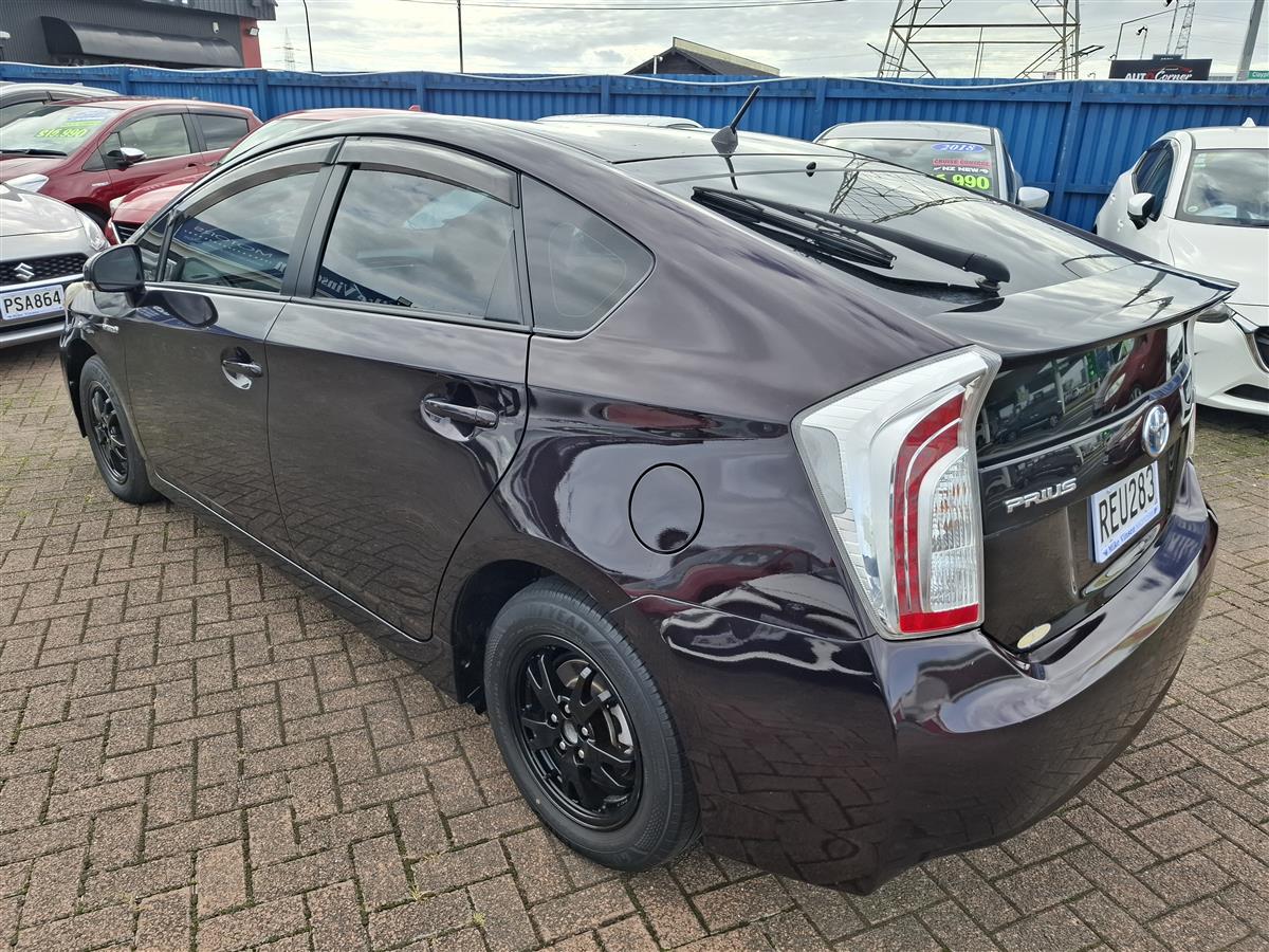 2015 Toyota Prius CRUISE CONTROL  MULTI AIRBAGS  ALPINE STEREO / BLUETOOTH  REVERSE CAMERA  DRIVE MODES  ELECTRIC DRIVER SEAT  DASH CAM Carousel 4