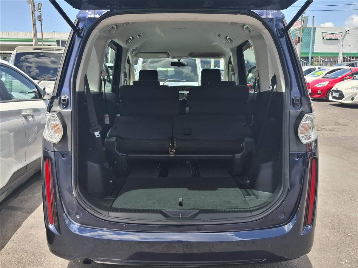 2010 Mazda Biante 8 SEATS  REVERSE CAMERA  2 POWER SLIDING DOORS  I-STOP Carousel 7