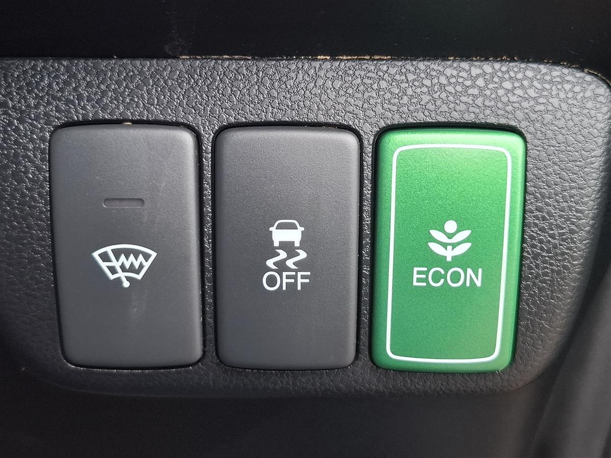 2013 Honda Fit SHUTTLE HYBRID CRUISE CONTROL  HALF LEATHER SEATS  ECO MODE Carousel 13