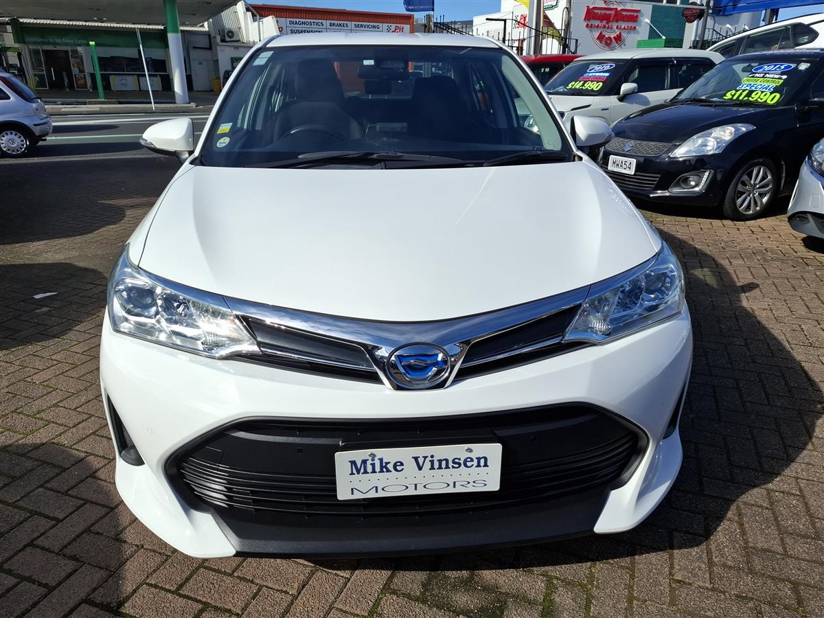 2020 Toyota Corolla AXIO HYBRID PUSH START LANE ASSIST PRE-CRASH SENSOR REVERSE CAMERA PARKING SENSORS BLUETOOTH AUDIO MULTI AIRBAGS AUTO HEADLIGHTS ECO/EV MODE Carousel 9