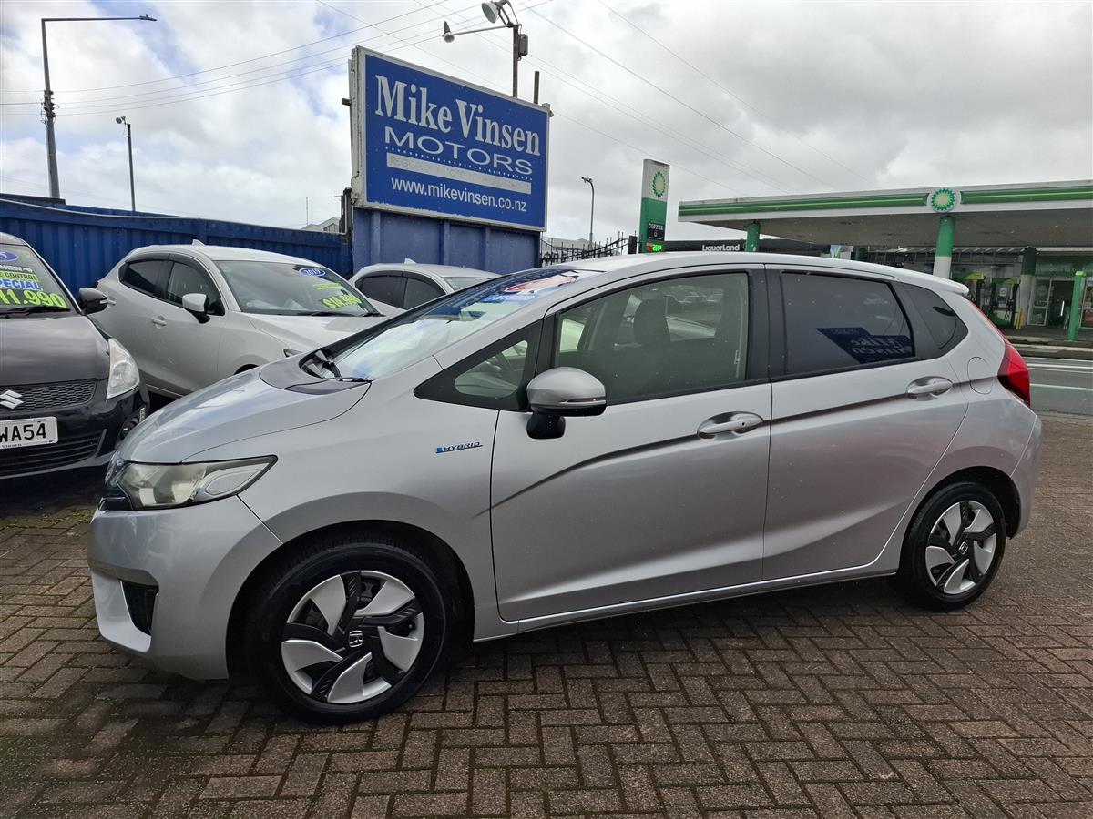 2014 Honda Fit HYBRID MULTI AIRBAGS  REVERSE CAMERA  BLUETOOTH  SPORTS / ECO MODE  STABILITY CONTROL  USB / AUX PORTS Carousel 2