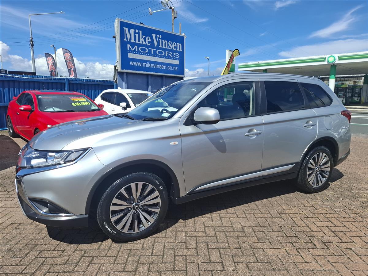 2022 Mitsubishi Outlander LS 4WD 7 SEATS NZ NEW CRUISE CONTROL MULTI AIRBAGS PARKING SENSORS PRE-CRASH WARNING REVERSE CAMERA BLUETOOTH USB PORTS TOWBAR FACTORY ALLOYS AUTO HOLD Carousel 2