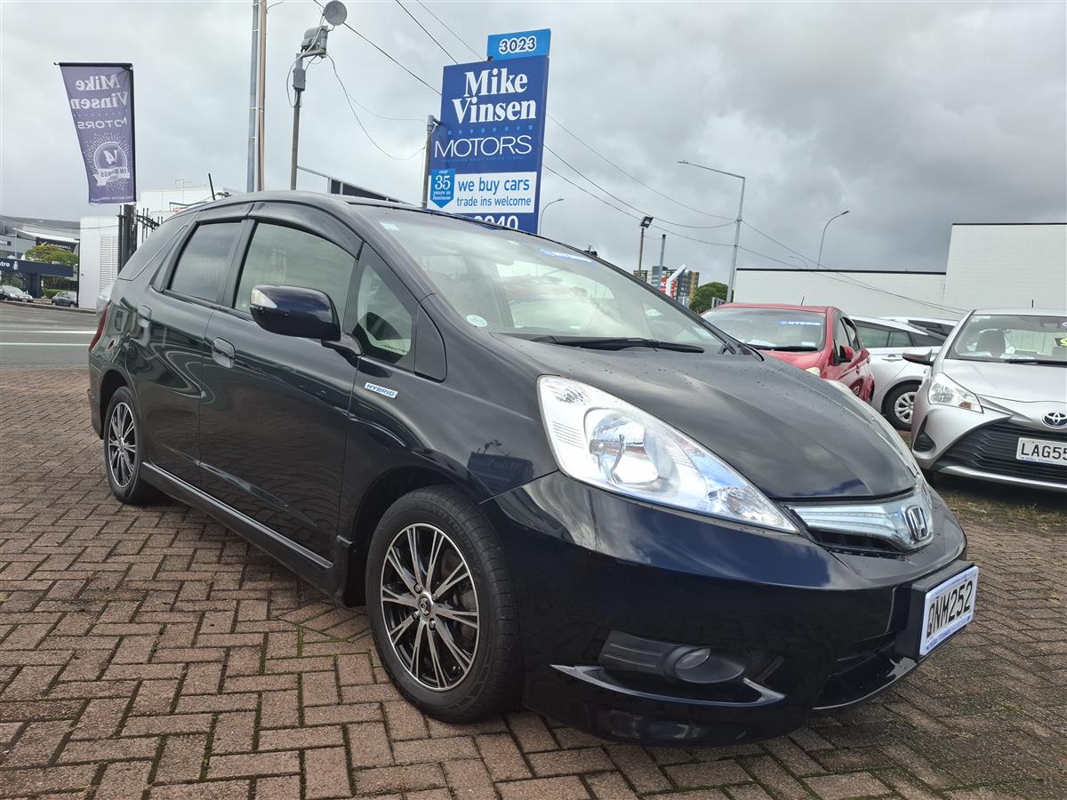 2013 Honda Fit SHUTTLE HYBRID CRUISE CONTROL  HALF LEATHER SEATS  ECO MODE