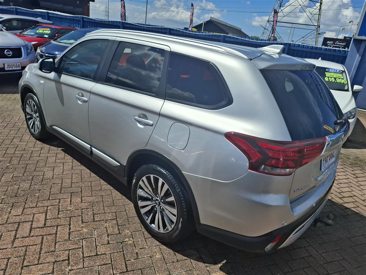 2022 Mitsubishi Outlander LS 4WD 7 SEATS NZ NEW CRUISE CONTROL MULTI AIRBAGS PARKING SENSORS PRE-CRASH WARNING REVERSE CAMERA BLUETOOTH USB PORTS TOWBAR FACTORY ALLOYS AUTO HOLD Carousel 3