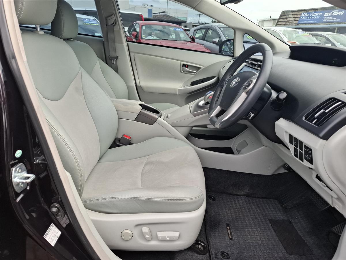 2015 Toyota Prius CRUISE CONTROL  MULTI AIRBAGS  ALPINE STEREO / BLUETOOTH  REVERSE CAMERA  DRIVE MODES  ELECTRIC DRIVER SEAT  DASH CAM Carousel 8