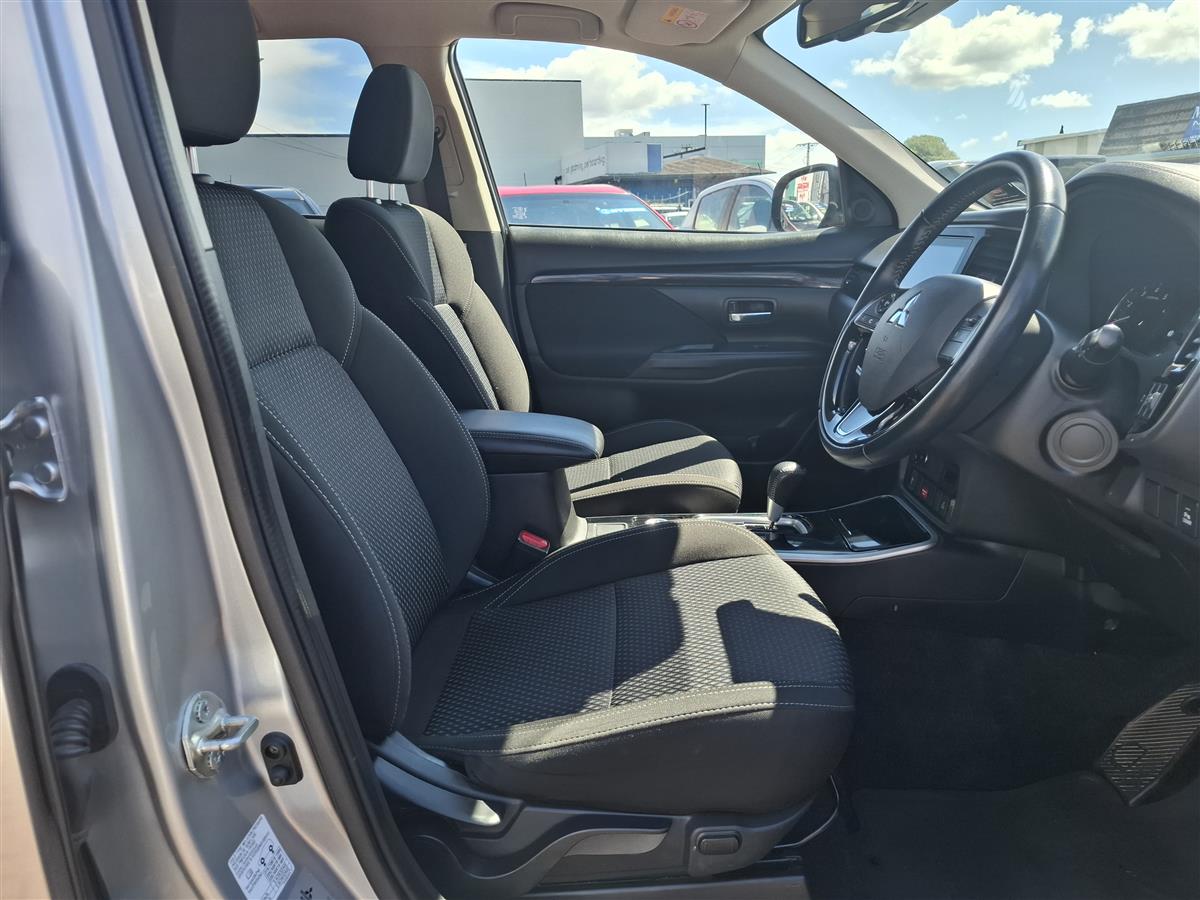 2022 Mitsubishi Outlander LS 4WD 7 SEATS NZ NEW CRUISE CONTROL MULTI AIRBAGS PARKING SENSORS PRE-CRASH WARNING REVERSE CAMERA BLUETOOTH USB PORTS TOWBAR FACTORY ALLOYS AUTO HOLD Carousel 8