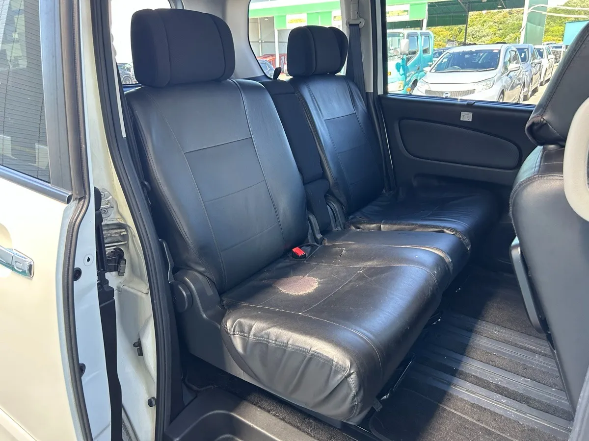 2012 Nissan Serena Carousel 1