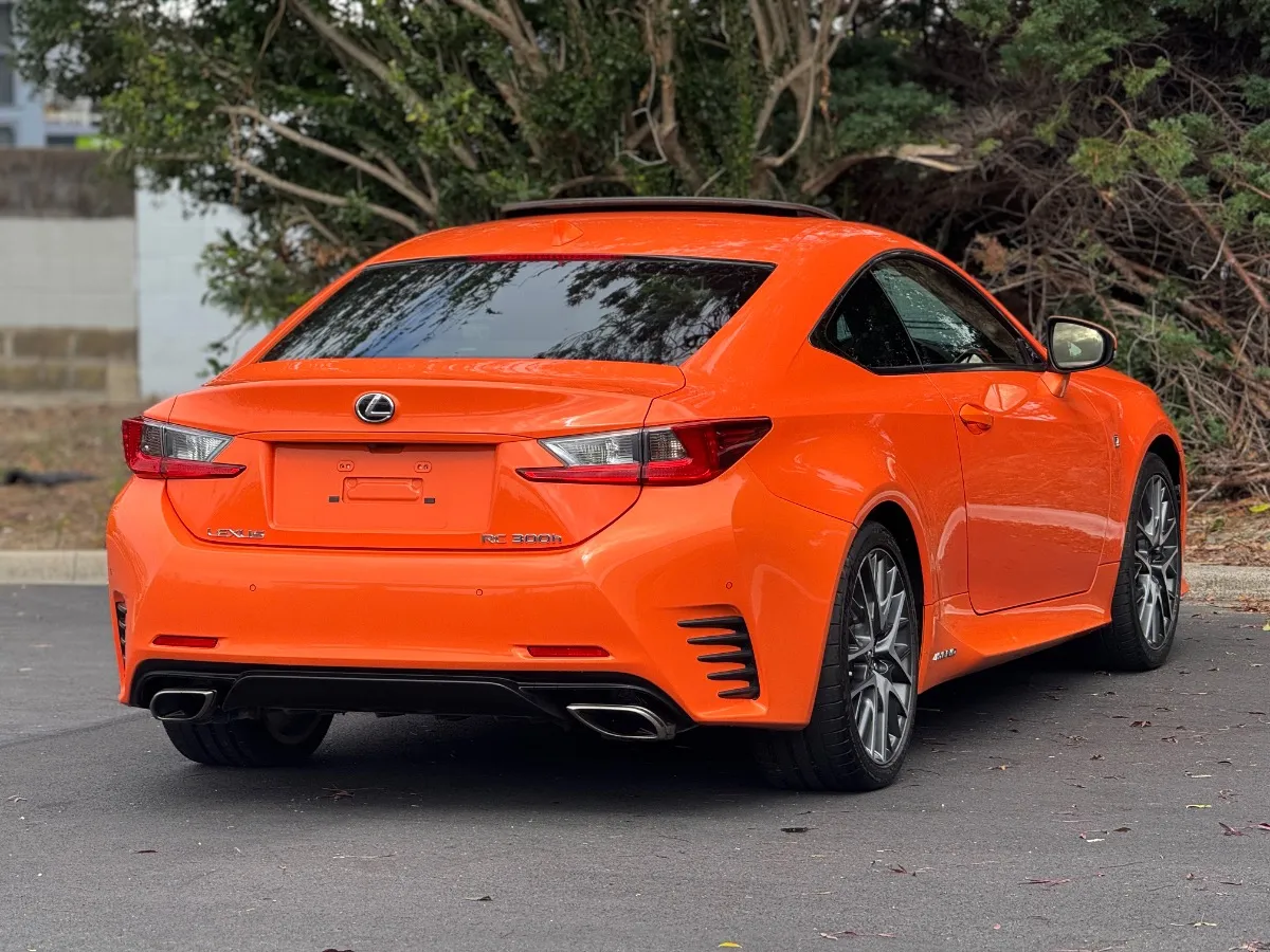 2015 Lexus RC300h Carousel 6