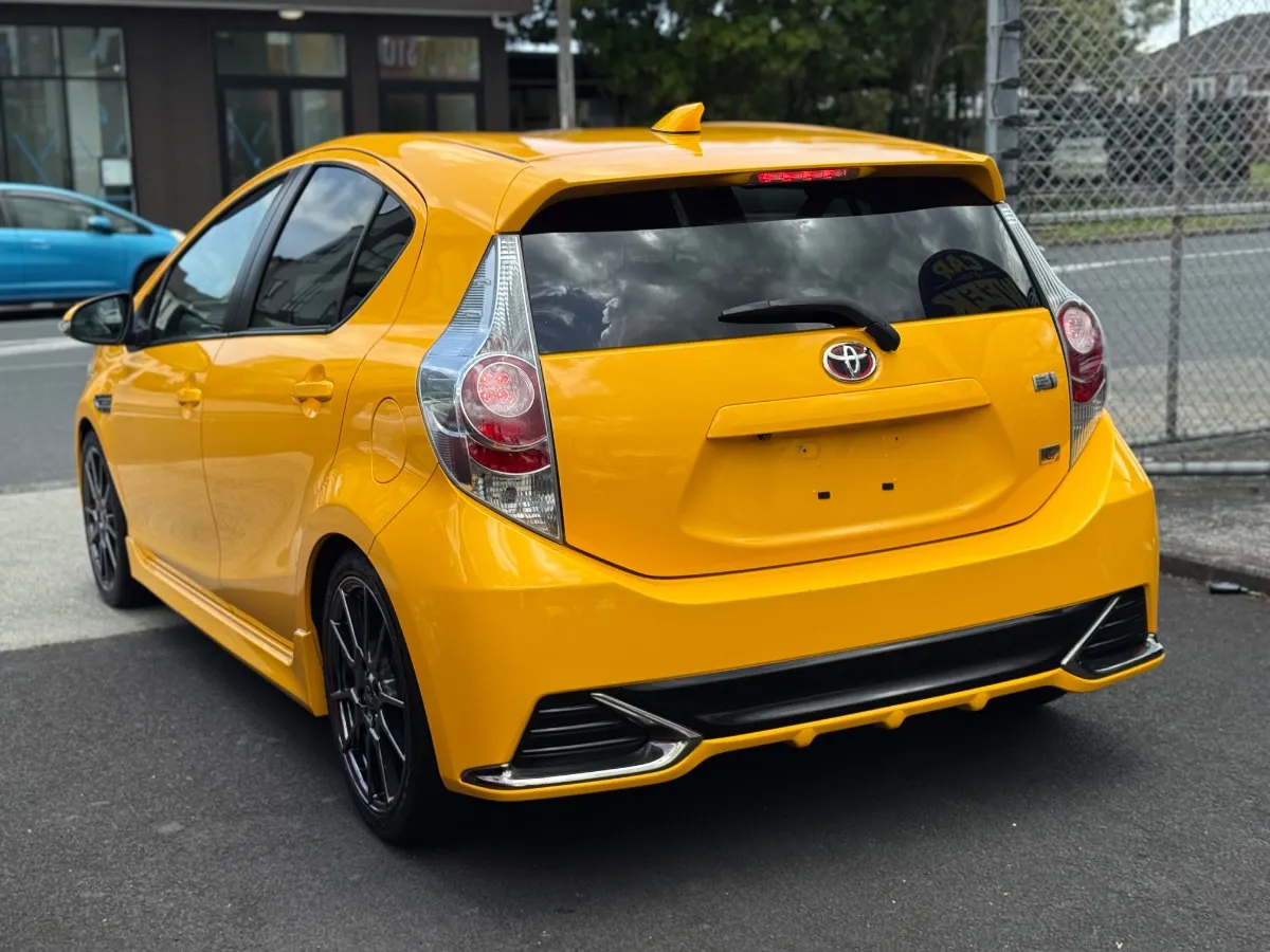 2014 Toyota Aqua Carousel 4