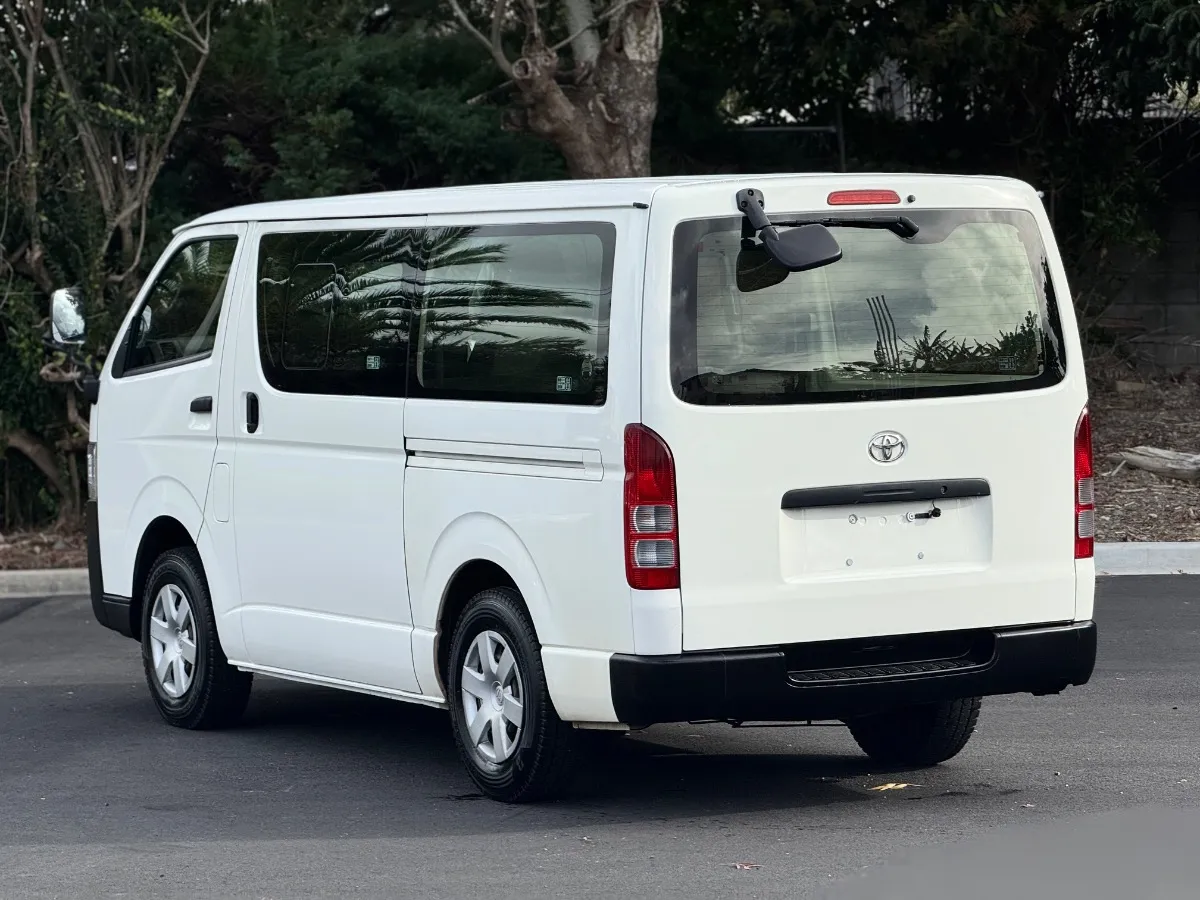 2020 Toyota Hiace 2.8 DX Turbo Diesel 4WD  Carousel 2