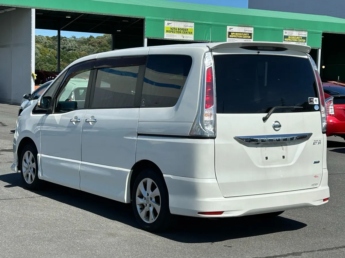 2012 Nissan Serena Carousel 7