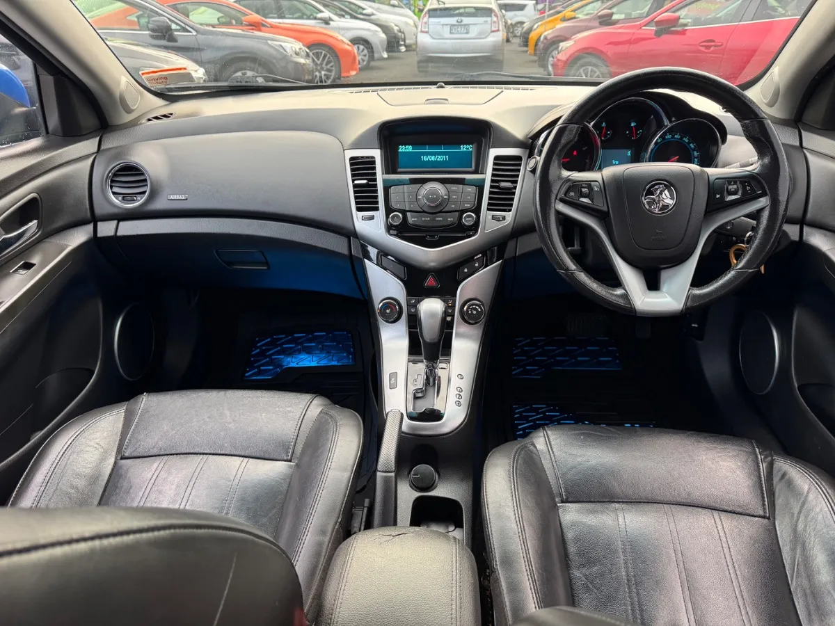 2011 Holden Cruze CDX 1.8 AT NZ NEW Carousel 4