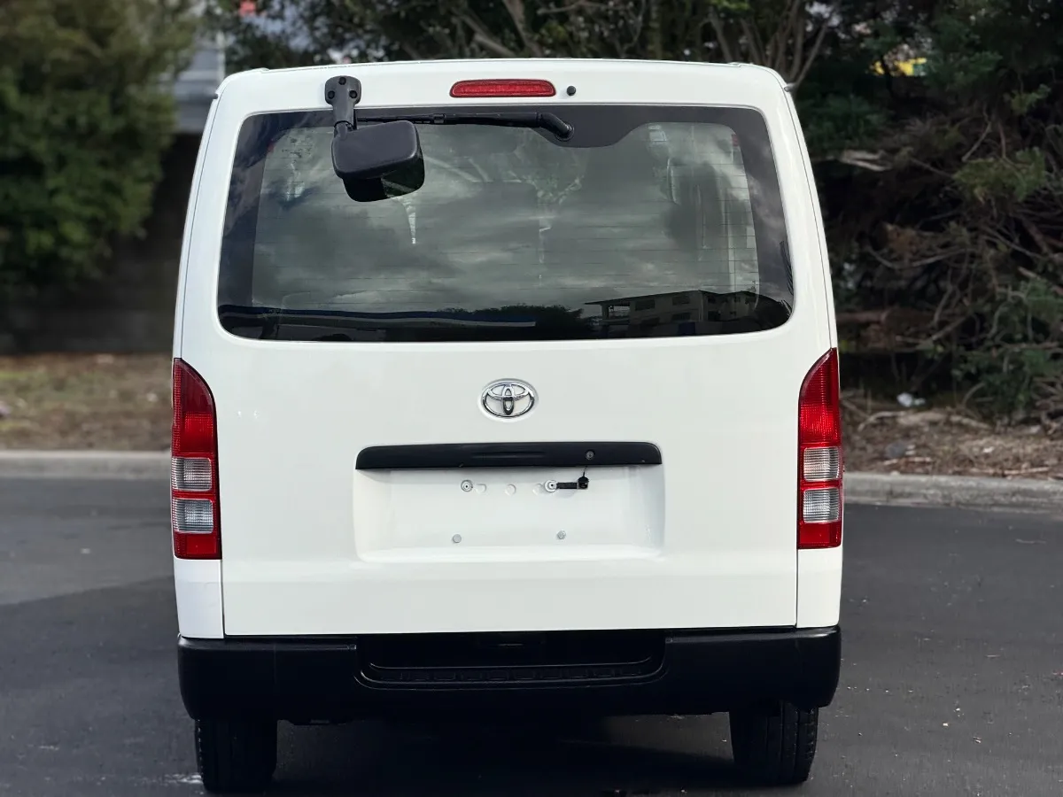 2020 Toyota Hiace 2.8 DX Turbo Diesel 4WD  Carousel 3