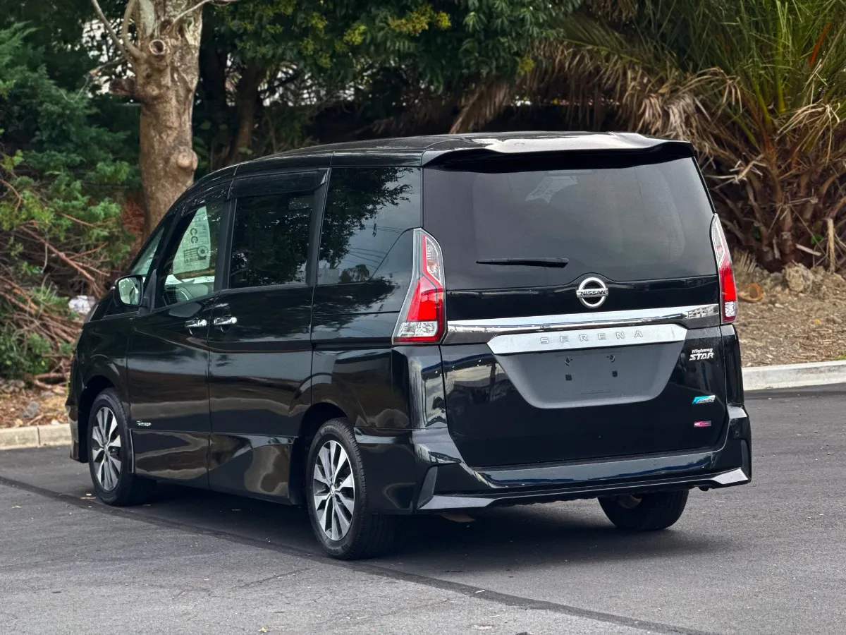 2017 Nissan Serena HYBRID Carousel 3