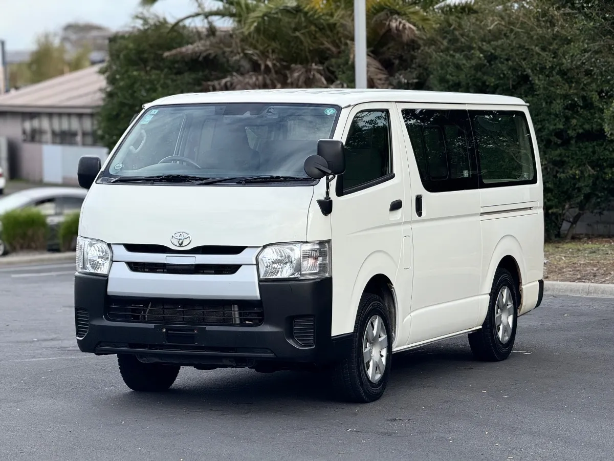 2020 Toyota Hiace 2.8 DX Turbo Diesel 4WD  Carousel 5