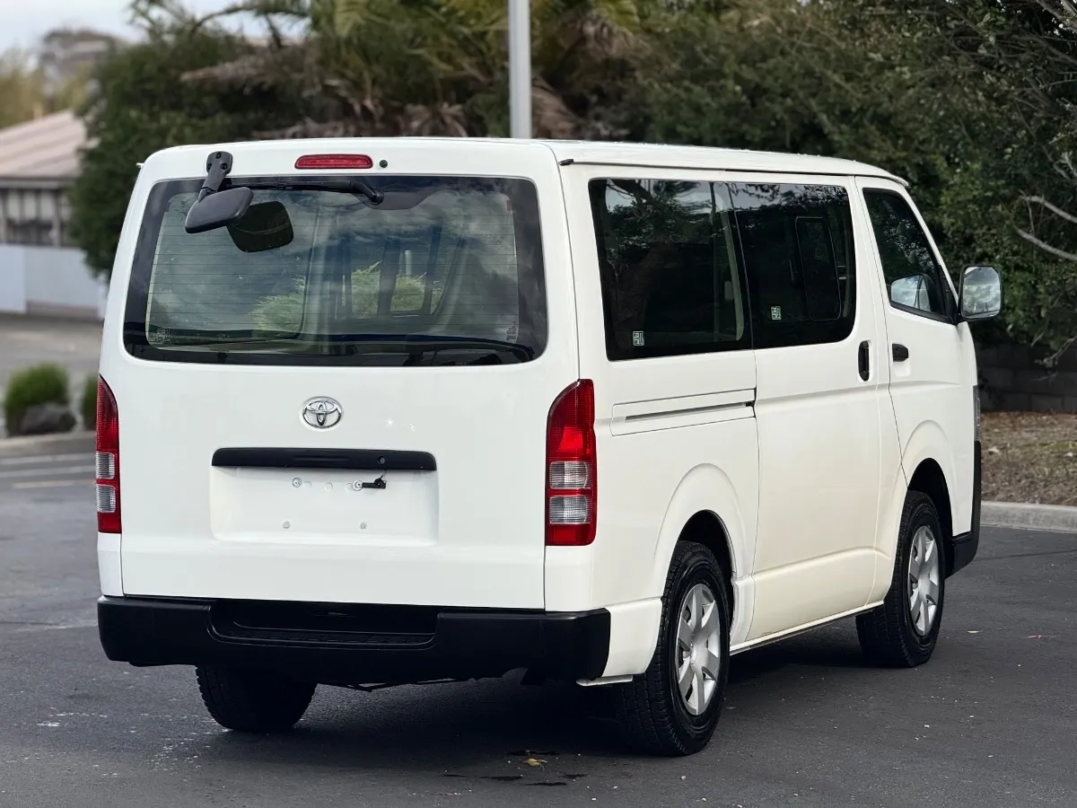 2020 Toyota Hiace 2.8 DX Turbo Diesel 4WD  Carousel 4