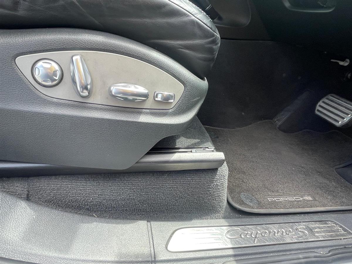 2013 Porsche Cayenne S Carousel 16