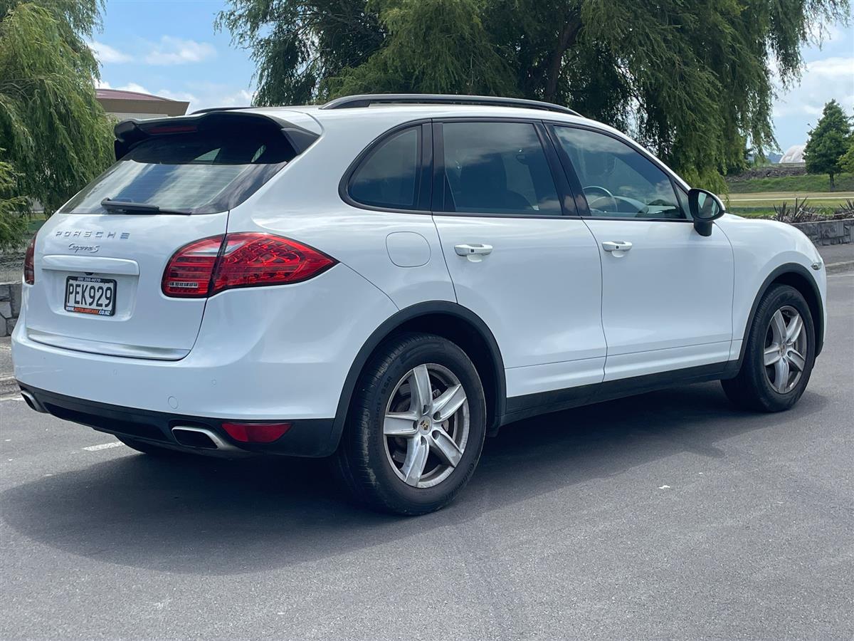 2013 Porsche Cayenne S Carousel 5