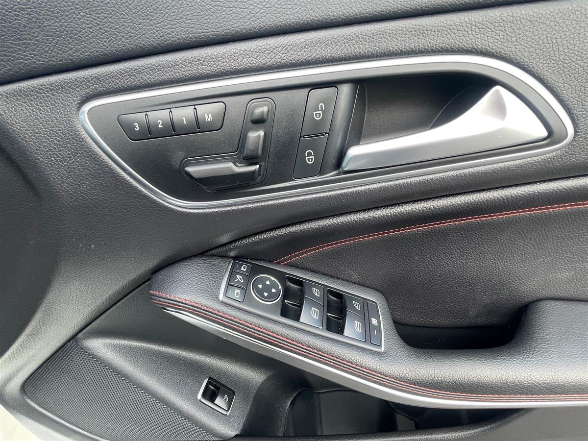 2015 Mercedes-Benz CLA 250 4MATIC Carousel 11