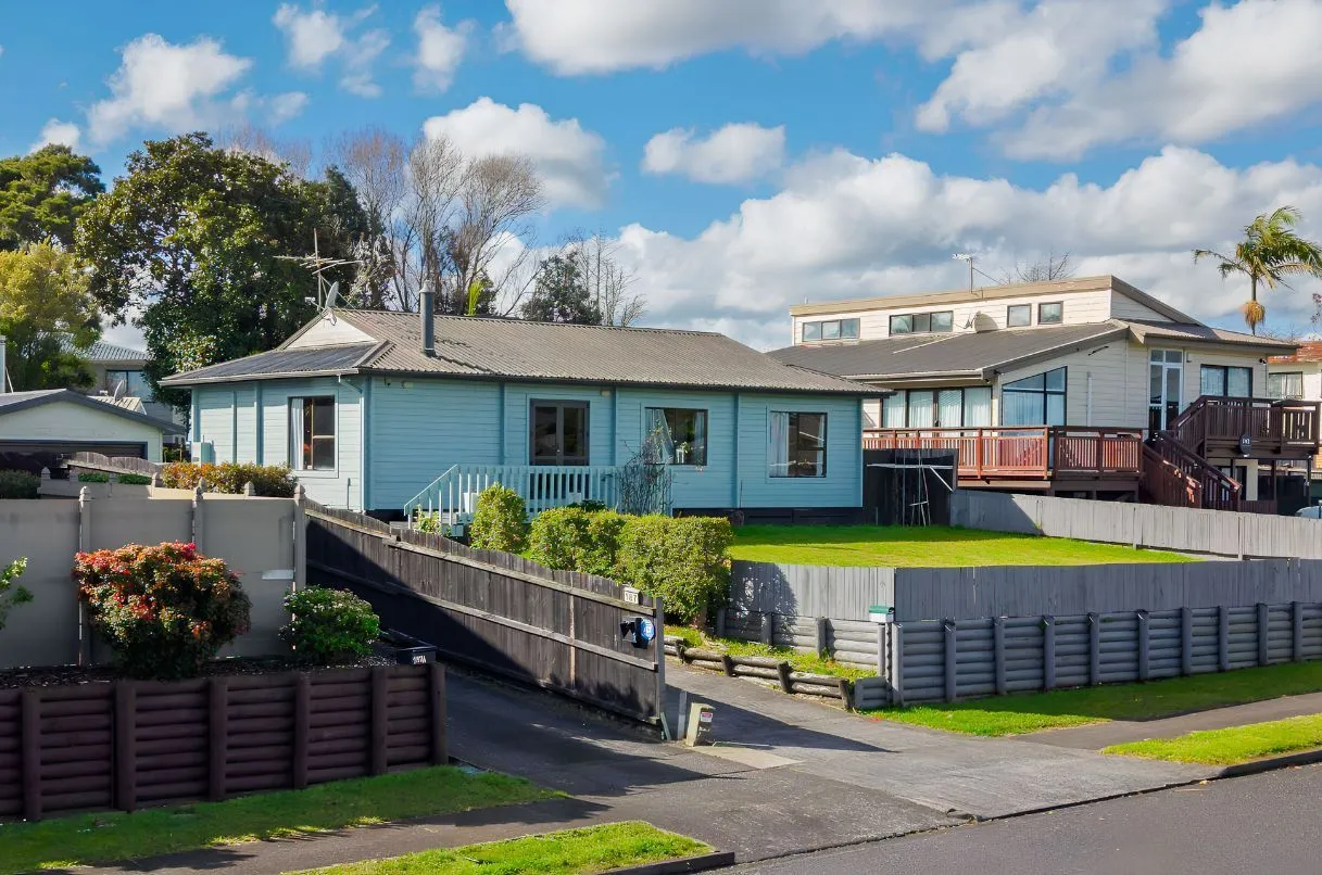185 Carnoustie Drive, Wattle Downs, NZ 2102 Carousel 1
