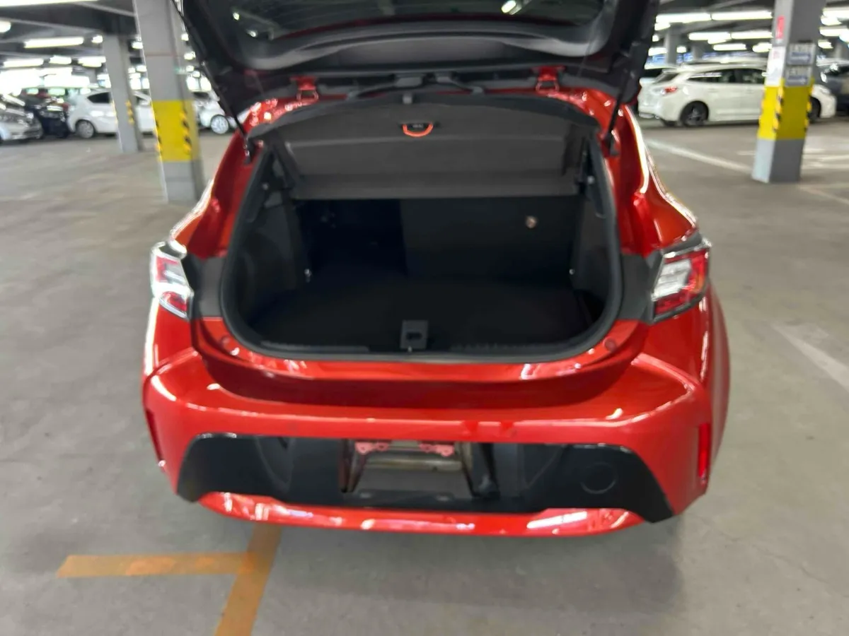 2018 Toyota Corolla SPORTS HYBRID G Carousel 3