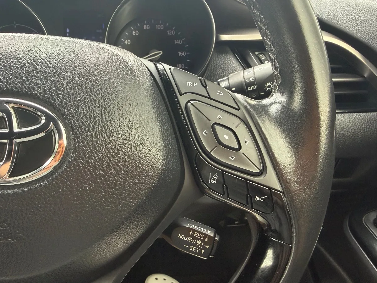 2017 Toyota C-HR G Carousel 7