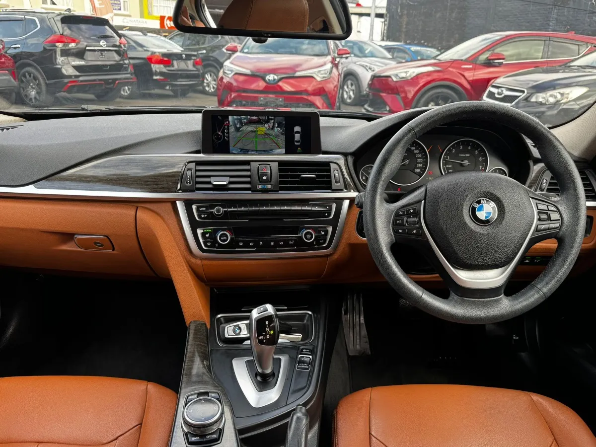 2014 BMW 320i 3 SERIES Carousel 9