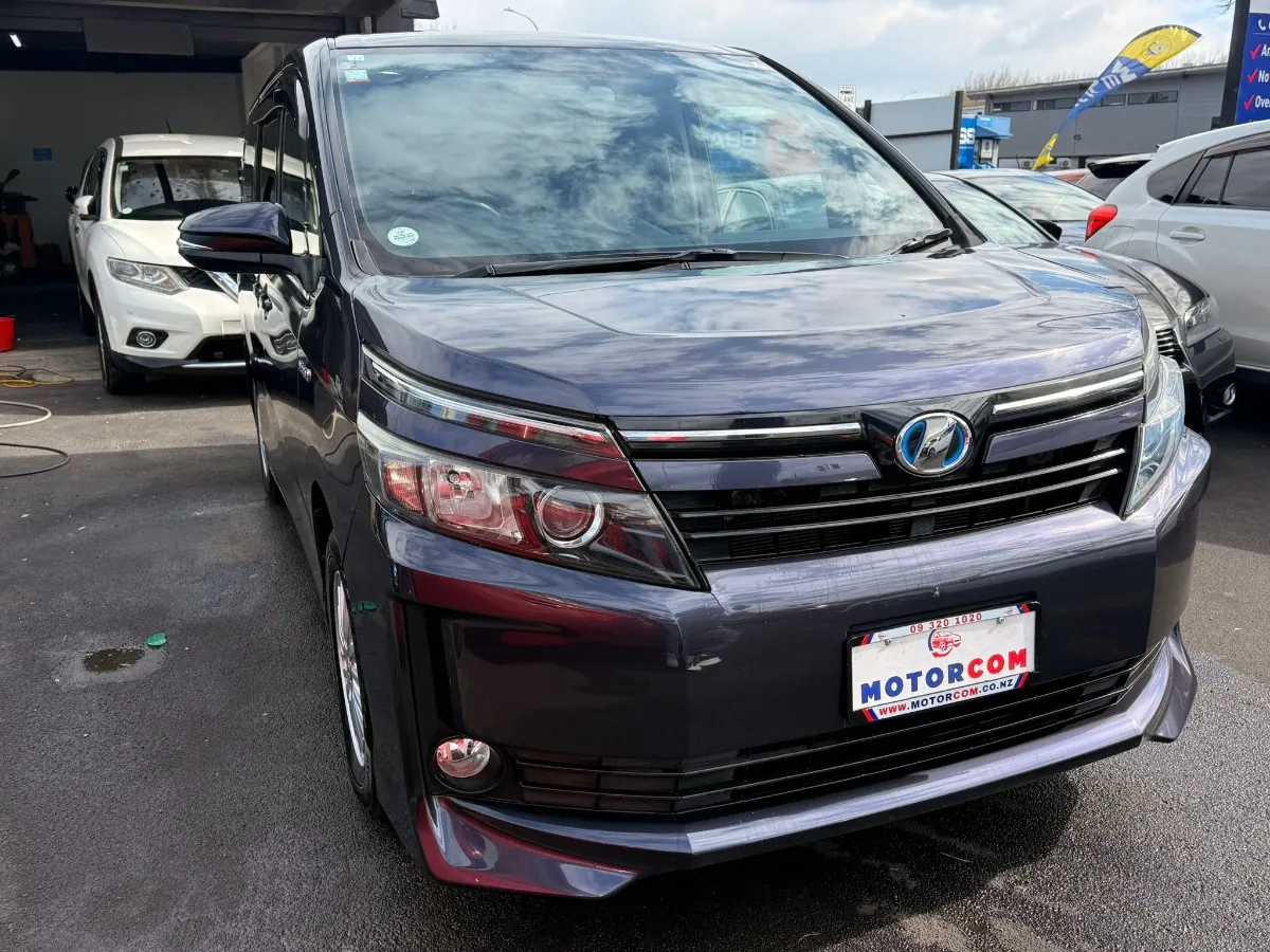 2014 Toyota Voxy HYBRID V Carousel 15