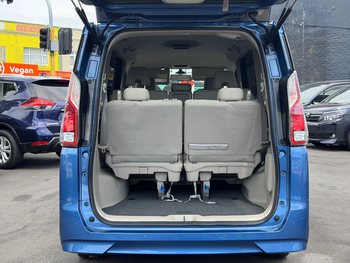 2018 Nissan Serena G Carousel 1