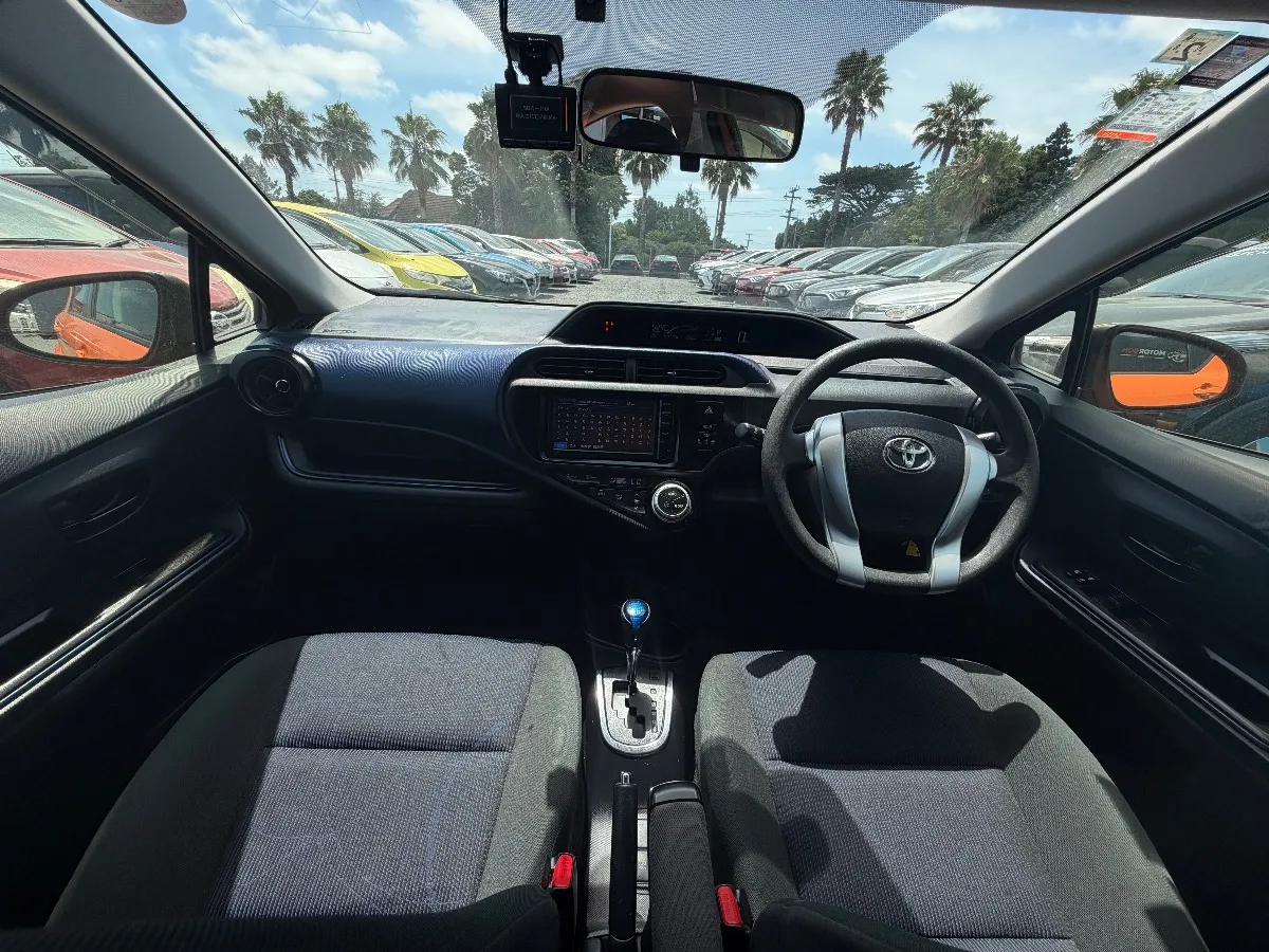 2015 Toyota Aqua S Carousel 10