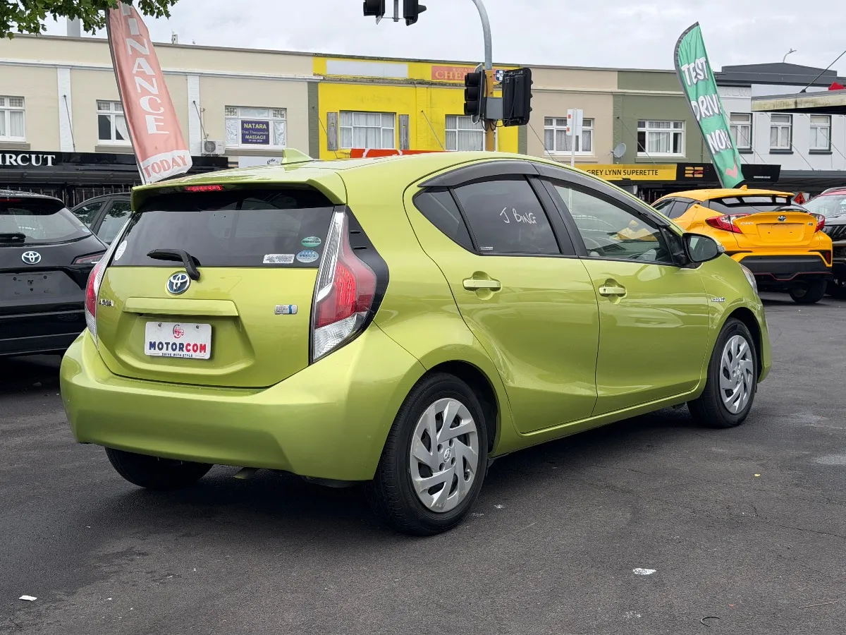 2016 Toyota Aqua S Carousel 16