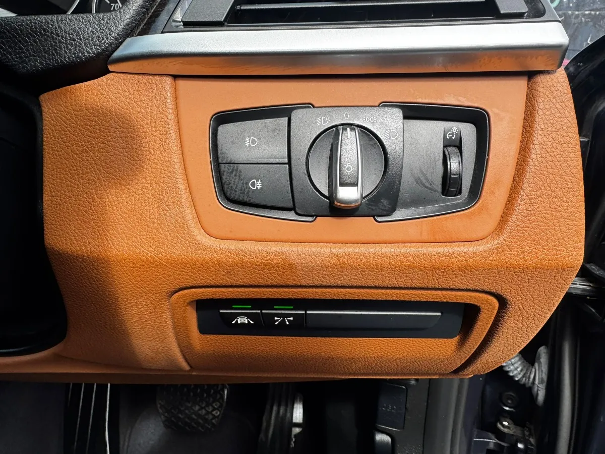 2014 BMW 320i 3 SERIES Carousel 3