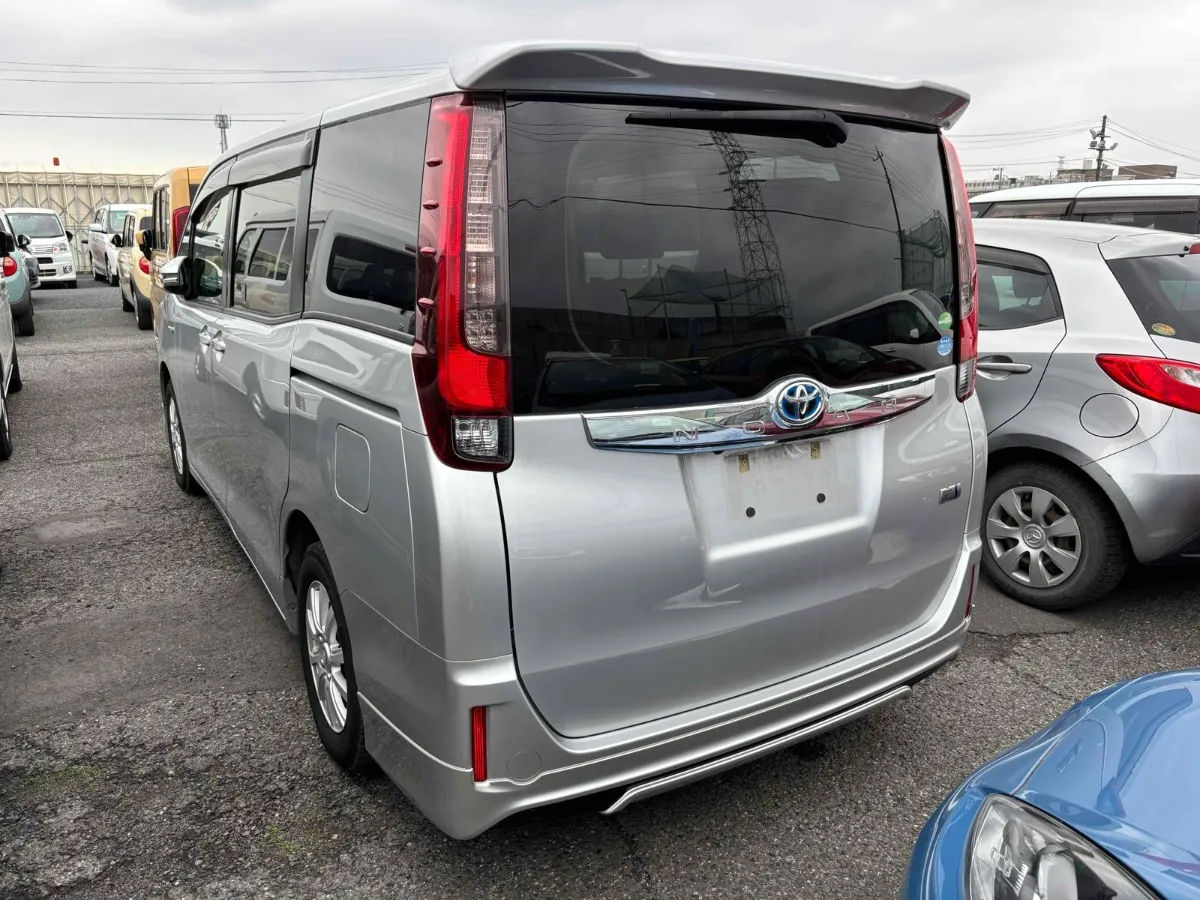 2014 Toyota Noah HYBRID X Carousel 9