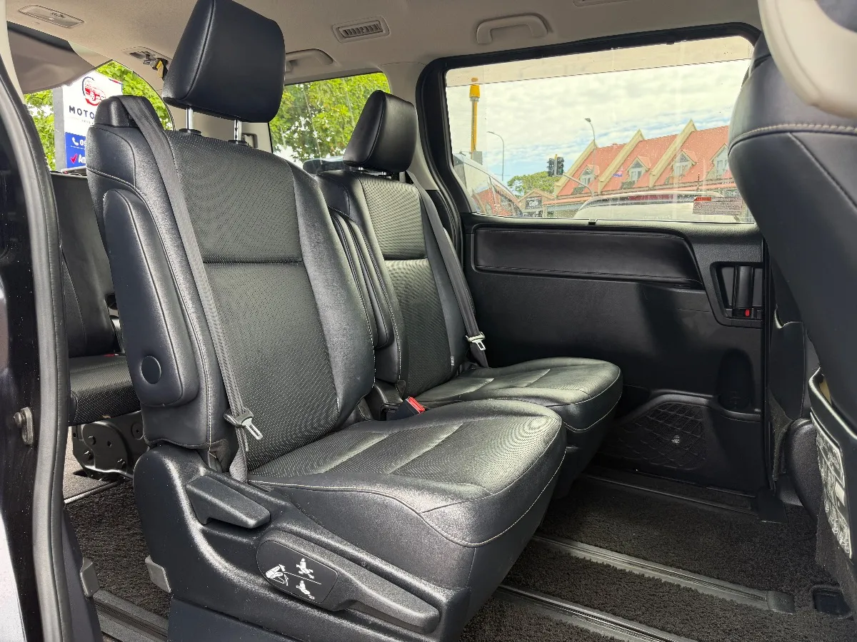 2015 Toyota Esquire HYBRID GI Carousel 2