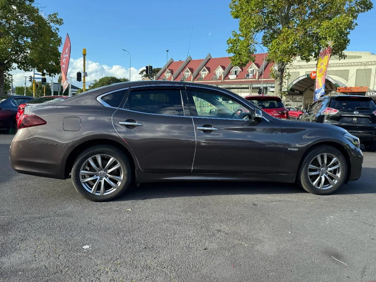 2016 Nissan Fuga Carousel 11