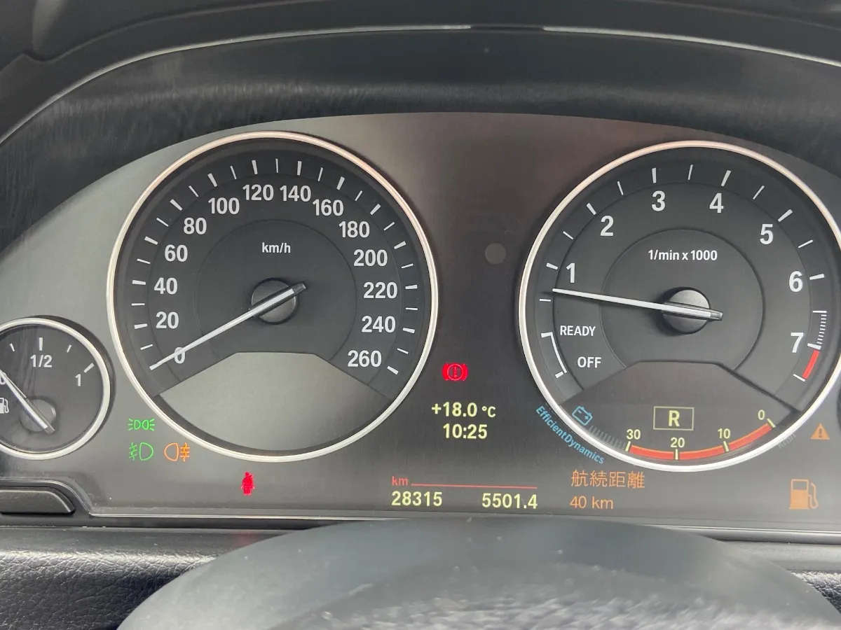 2014 BMW 320i Carousel 5