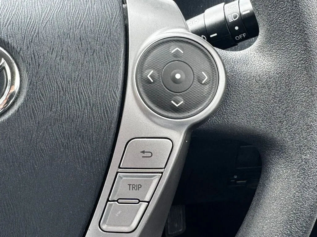 2015 Toyota Prius Alpha ALPHA S Carousel 4
