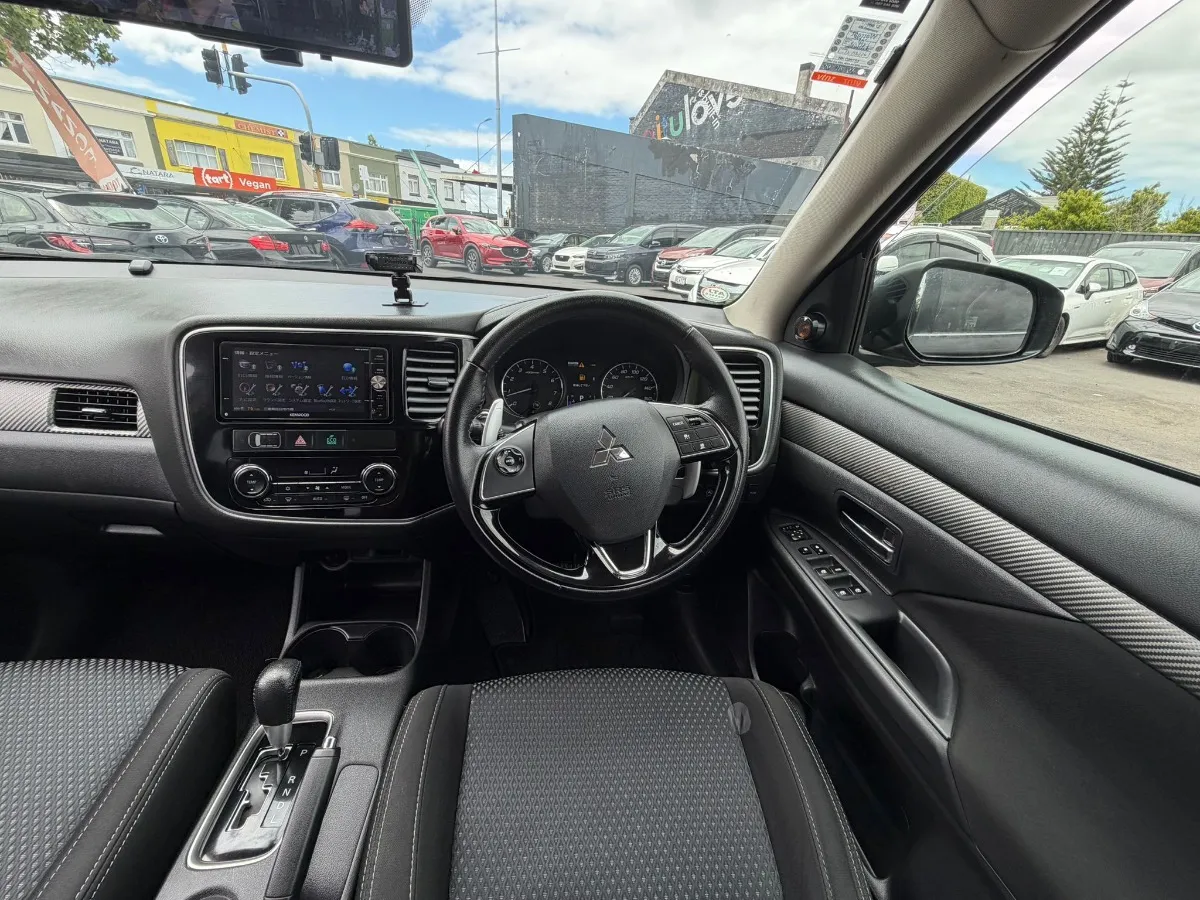2016 Mitsubishi Outlander 24G 4WD Carousel 11