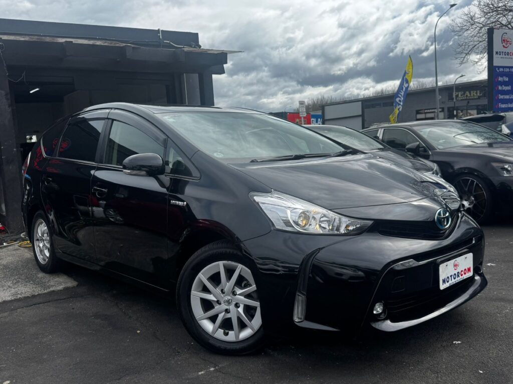2015 Toyota Prius Alpha ALPHA S Carousel 18