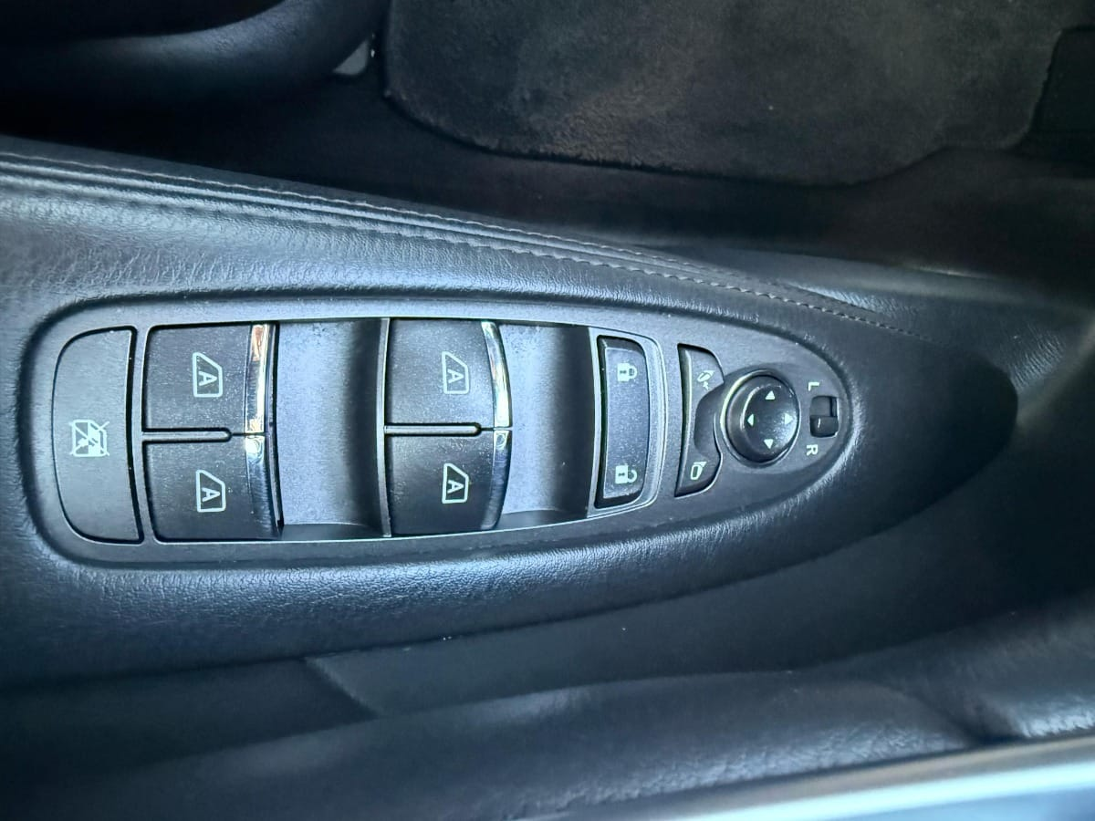 2016 Nissan Fuga Carousel 3