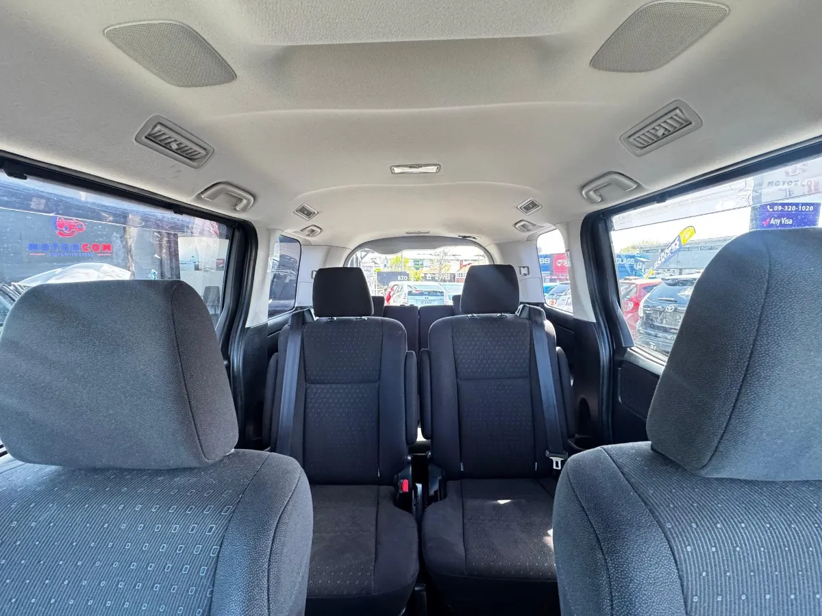 2015 Toyota Noah HYBRID G Carousel 4