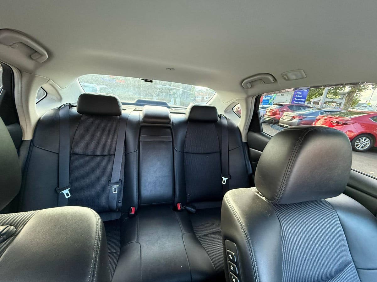 2016 Nissan Fuga Carousel 1