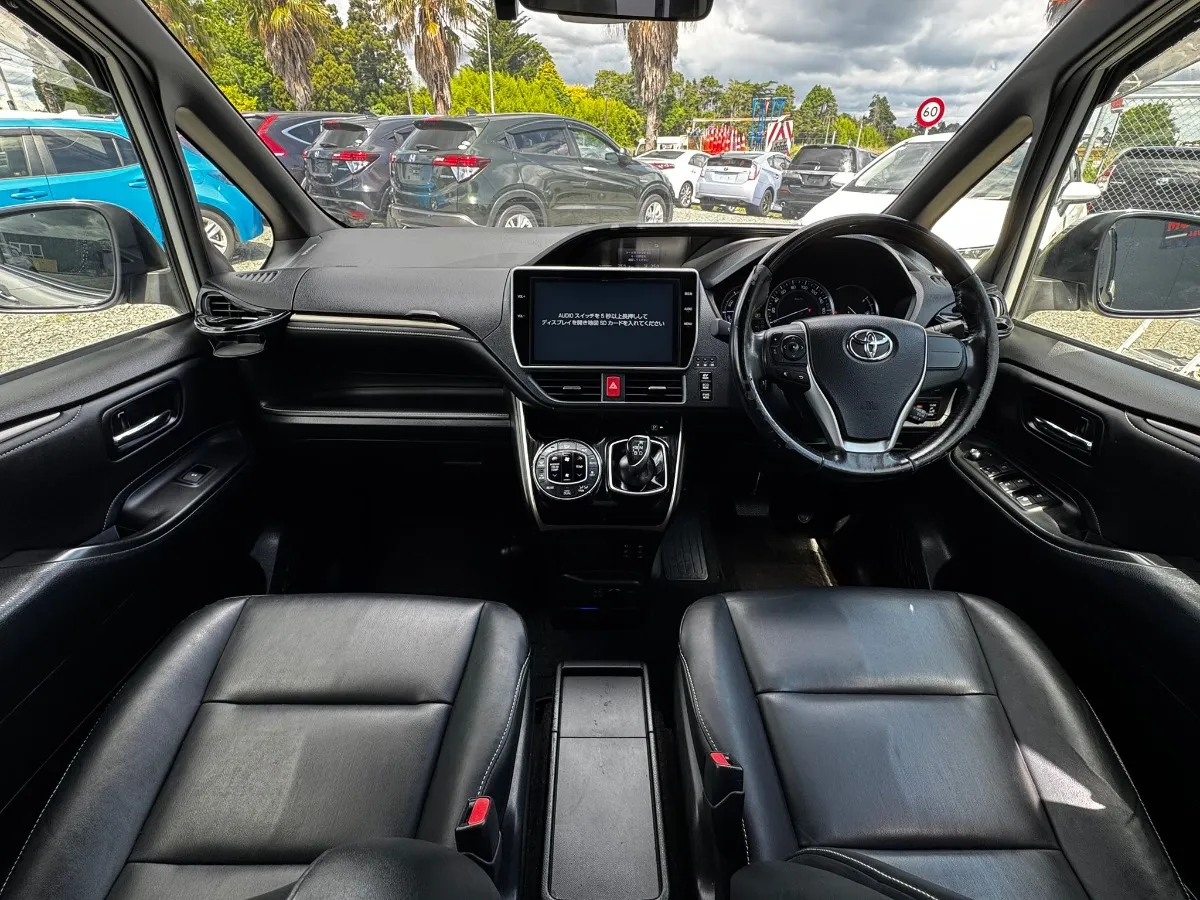 2017 Toyota Esquire HYBRID GI BLACK TALERED Carousel 2