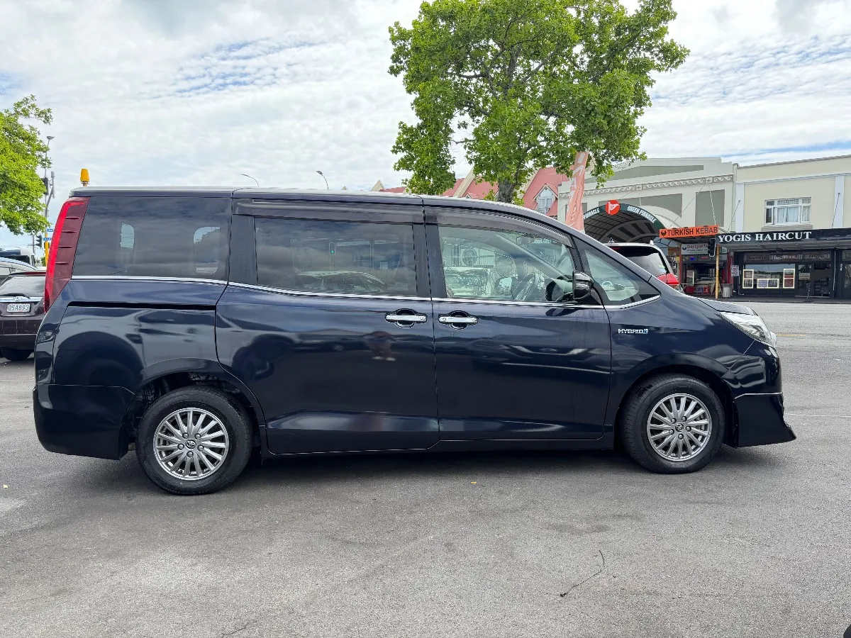 2015 Toyota Esquire HYBRID GI Carousel 12