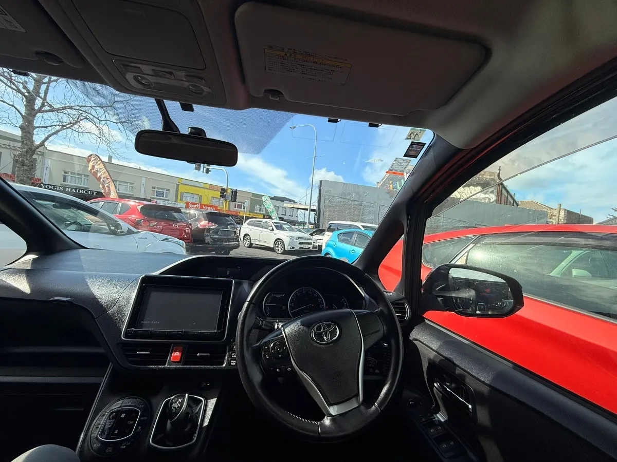 2014 Toyota Voxy HYBRID V Carousel 8