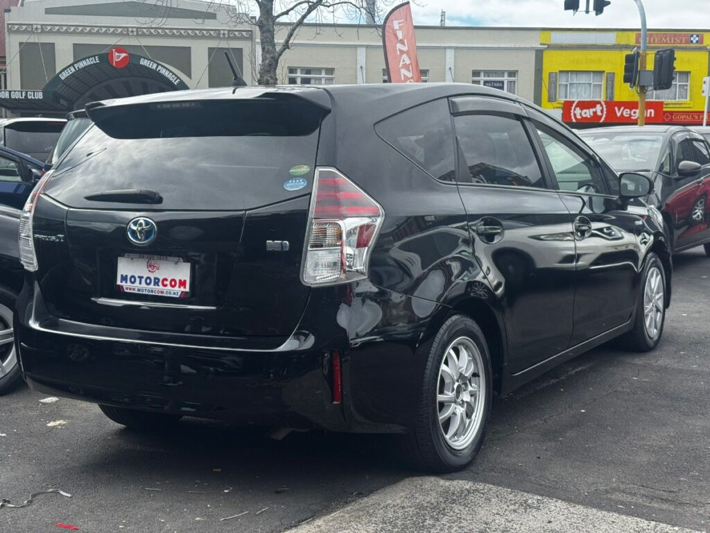 2015 Toyota Prius Alpha ALPHA S Carousel 16