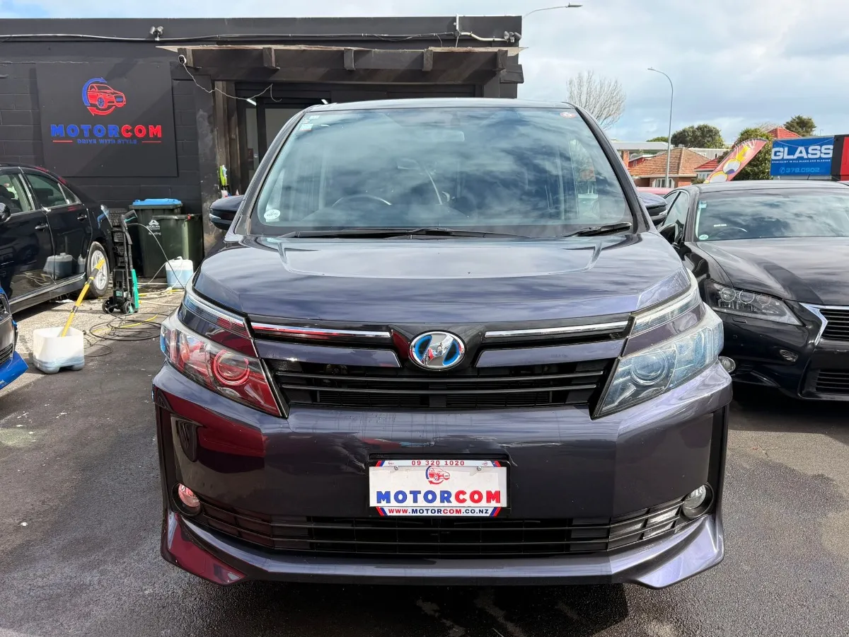 2014 Toyota Voxy HYBRID V Carousel 16