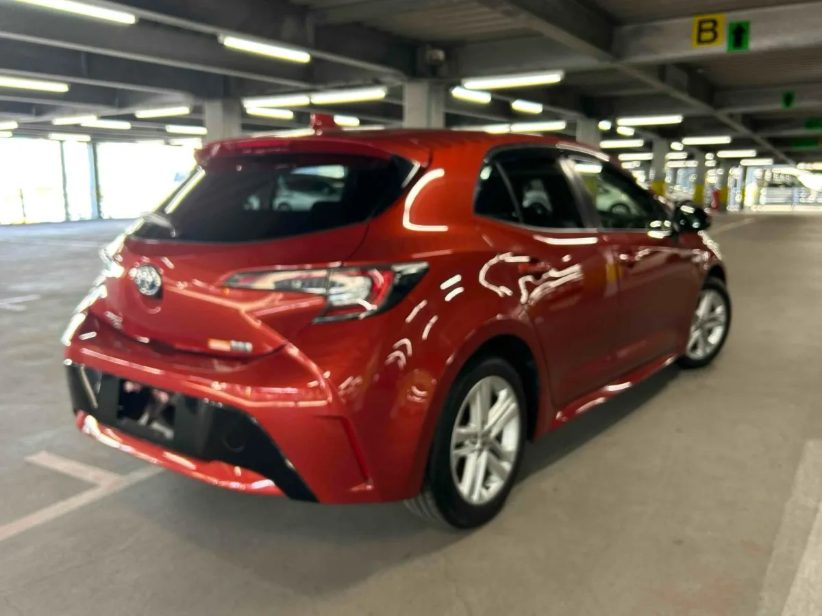 2018 Toyota Corolla SPORTS HYBRID G Carousel 12
