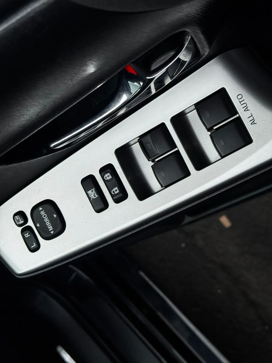 2015 Toyota Prius Alpha ALPHA S Carousel 2