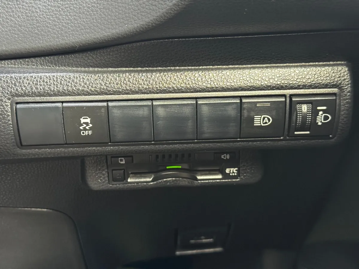 2018 Toyota Corolla SPORT HYBRID G Carousel 4